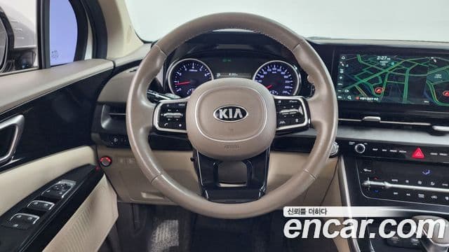 Kia Carnival 2021 — ფოტო 13/20