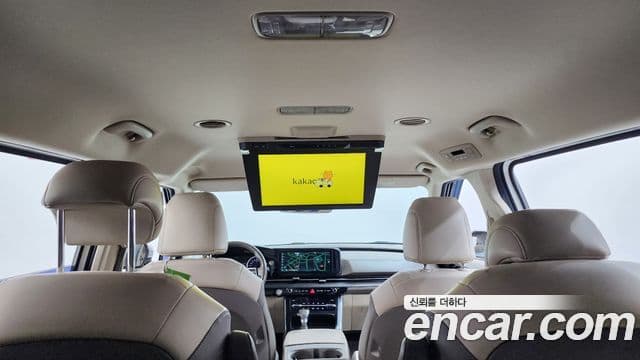Kia Carnival 2021 — ფოტო 18/20