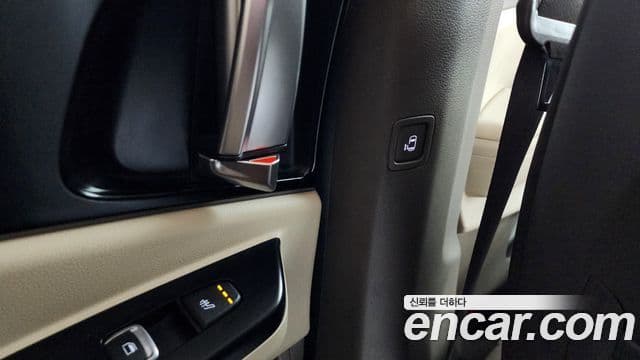 Kia Carnival 2021 — ფოტო 19/20