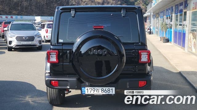 Jeep Wrangler 2021 — ფოტო 2/20