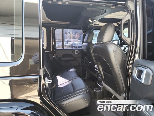 Jeep Wrangler 2021 — ფოტო 5/20