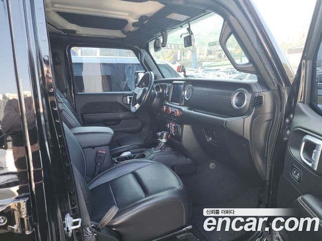 Jeep Wrangler 2021 — ფოტო 9/20