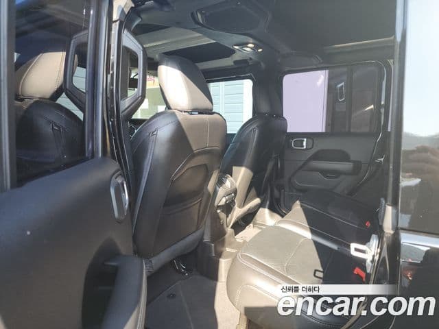 Jeep Wrangler 2021 — ფოტო 6/20