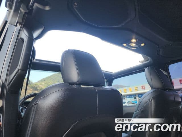 Jeep Wrangler 2021 — ფოტო 8/20