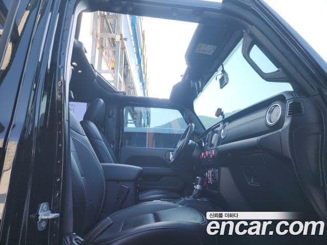 Jeep Wrangler 2021 — ფოტო 10/20