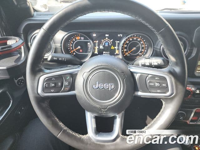 Jeep Wrangler 2021 — ფოტო 13/20