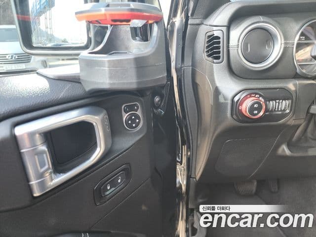 Jeep Wrangler 2021 — ფოტო 14/20