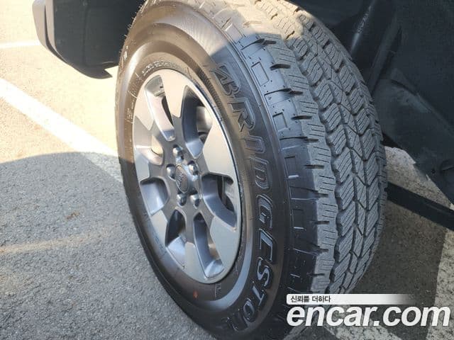 Jeep Wrangler 2021 — ფოტო 15/20