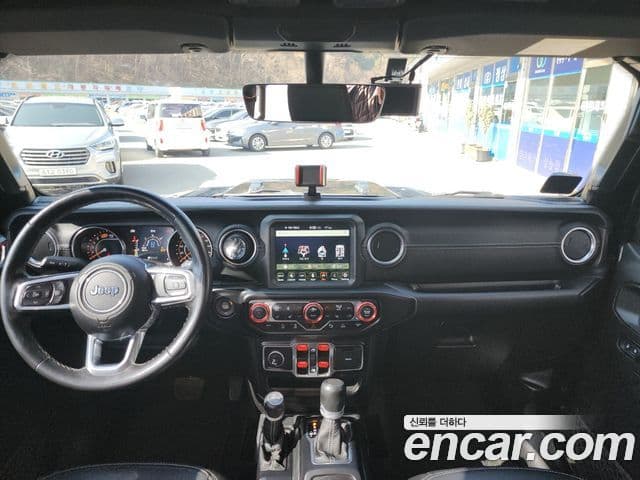 Jeep Wrangler 2021 — ფოტო 17/20