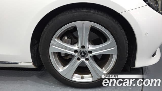 Mercedes-Benz E-Class 2018 — ფოტო 5/20