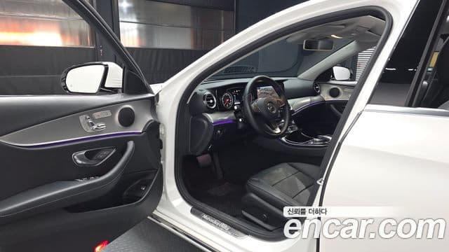 Mercedes-Benz E-Class 2018 — ფოტო 10/20