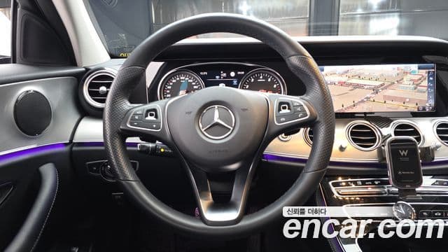 Mercedes-Benz E-Class 2018 — ფოტო 13/20