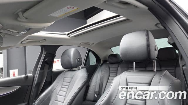 Mercedes-Benz E-Class 2018 — ფოტო 19/20