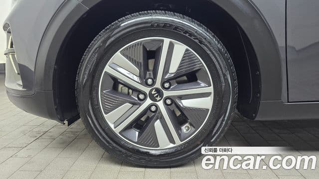 Kia Niro 2021 — Photo 1/20