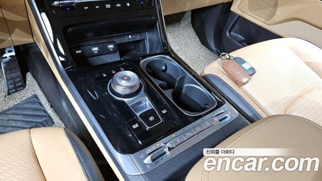 Kia Carnival 2021 — фото 9 из 20
