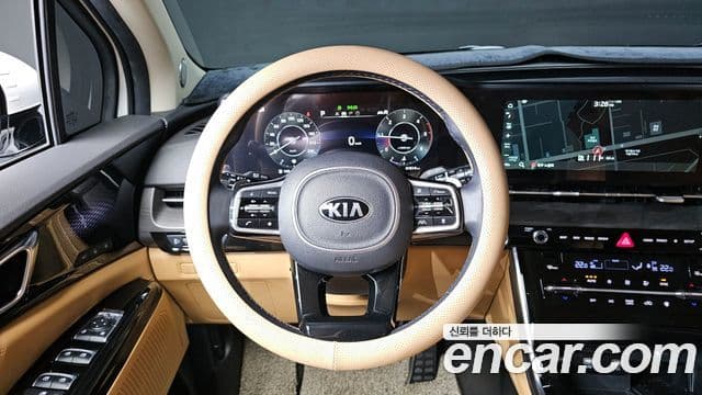 Kia Carnival 2021 — фото 13 из 20