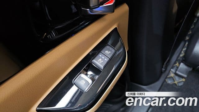 Kia Carnival 2021 — фото 18 из 20