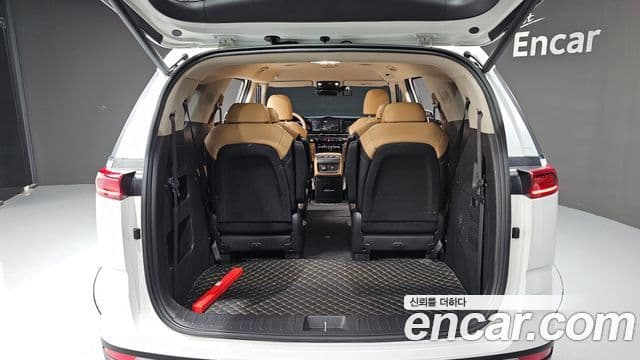Kia Carnival 2021 — фото 20 из 20