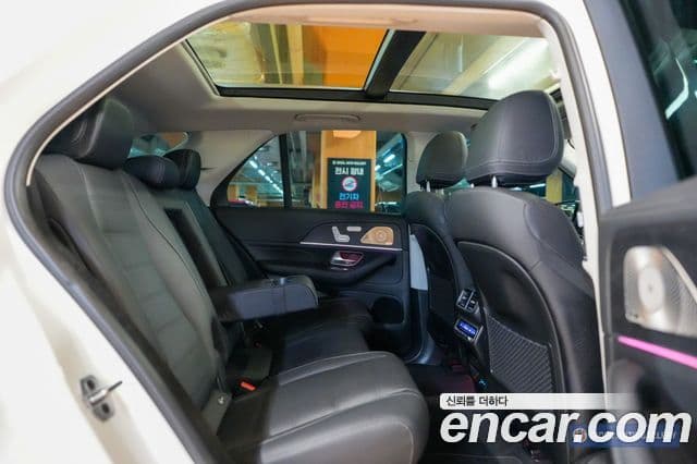 Mercedes-Benz GLE-Class 2025 — ფოტო 8/20