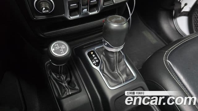 Jeep Wrangler 2022 — ფოტო 9/20