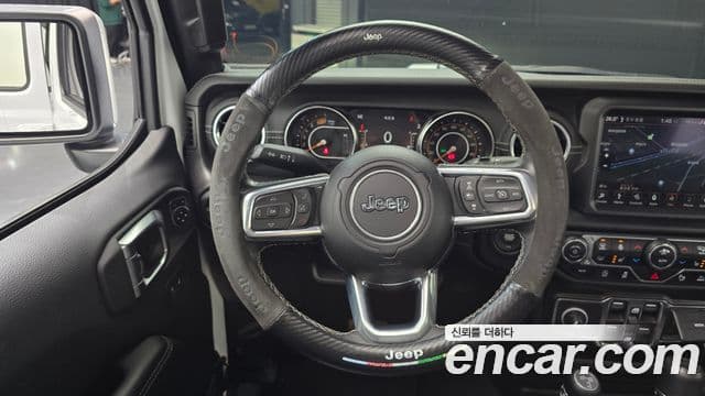 Jeep Wrangler 2022 — ფოტო 13/20