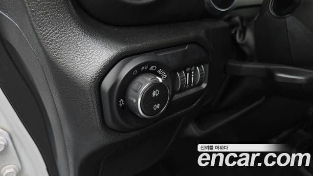 Jeep Wrangler 2022 — ფოტო 15/20
