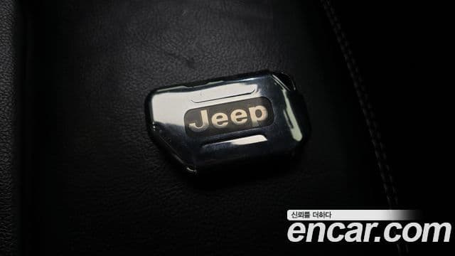 Jeep Wrangler 2022 — ფოტო 18/20