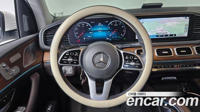 Mercedes-Benz GLE-Class 2020 — Photo 4/20