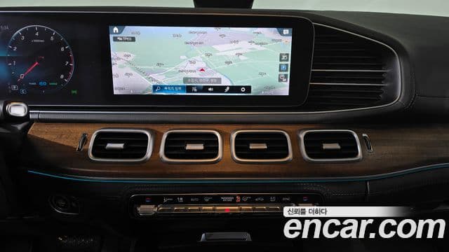 Mercedes-Benz GLE-Class 2020 — Photo 9/20