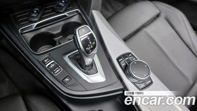 BMW 3 Series 2018 — Şəkil 9/20