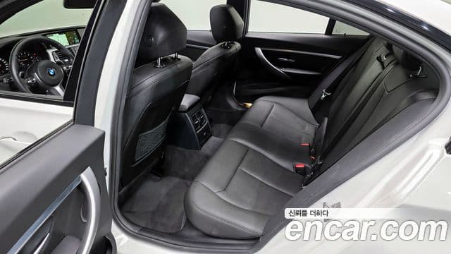 BMW 3 Series 2018 — Şəkil 12/20