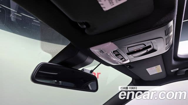 BMW 3 Series 2018 — Şəkil 17/20