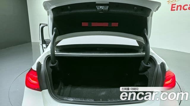 BMW 3 Series 2018 — Şəkil 20/20