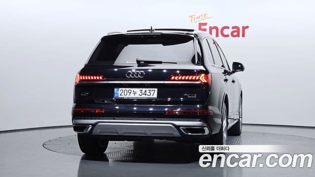 Audi Q7 2021 — ფოტო 4/20