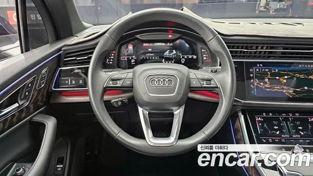 Audi Q7 2021 — ფოტო 13/20