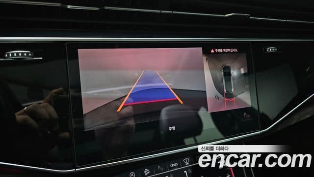 Audi Q7 2021 — ფოტო 15/20