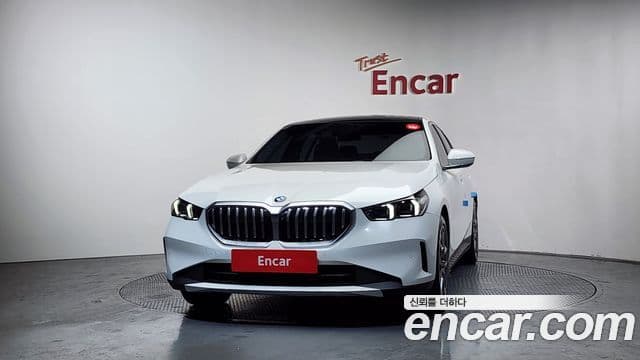 BMW 5 Series 2023 — ფოტო 3/20