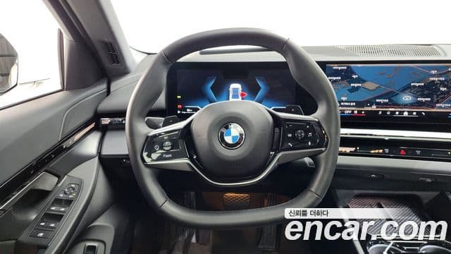 BMW 5 Series 2023 — ფოტო 13/20