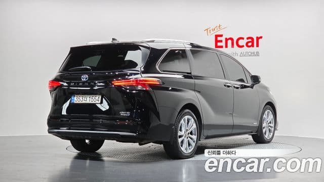 Toyota Sienna 2021 — ფოტო 17/20
