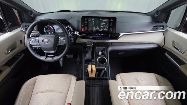 Toyota Sienna 2021 — ფოტო 16/20