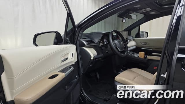 Toyota Sienna 2021 — ფოტო 3/20