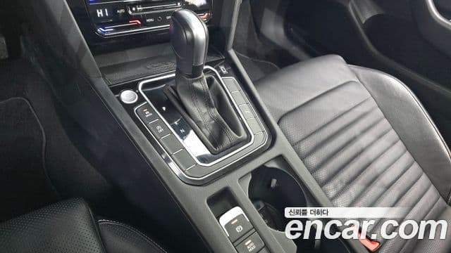 Volkswagen Passat GT 2022 — Şəkil 9/20