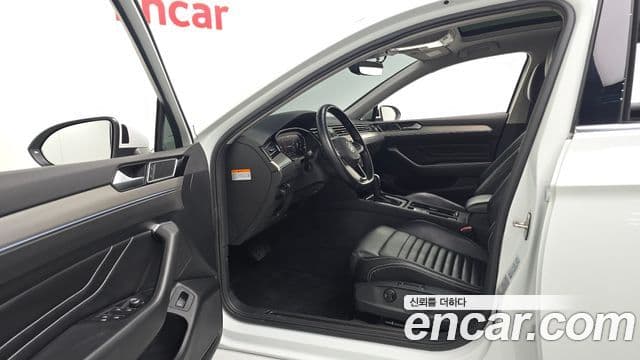 Volkswagen Passat GT 2022 — Şəkil 10/20
