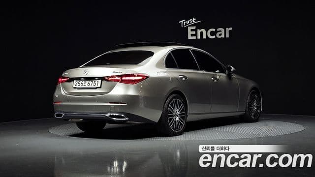 Mercedes-Benz C-Class 2022 — Photo 9/20