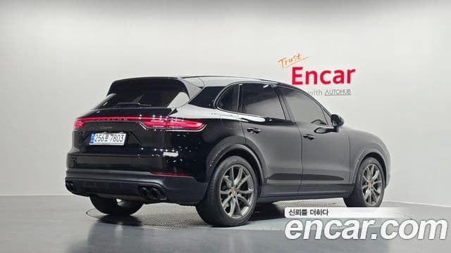 Porsche Cayenne 2022 — ფოტო 2/20