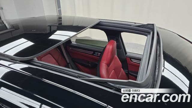 Porsche Cayenne 2022 — ფოტო 17/20