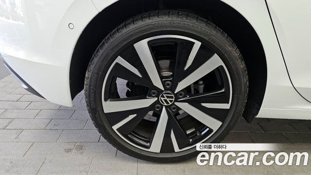 Volkswagen Golf 2025 — ფოტო 5/20