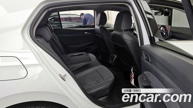Volkswagen Golf 2025 — фото 12 из 20