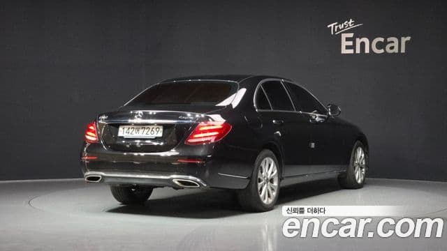 Mercedes-Benz E-Class 2018 — ფოტო 2/20