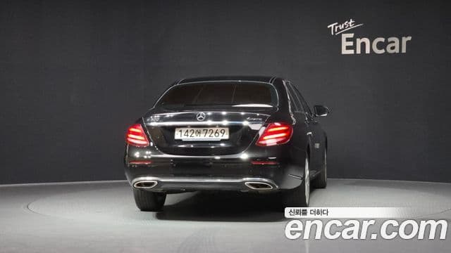 Mercedes-Benz E-Class 2018 — ფოტო 4/20